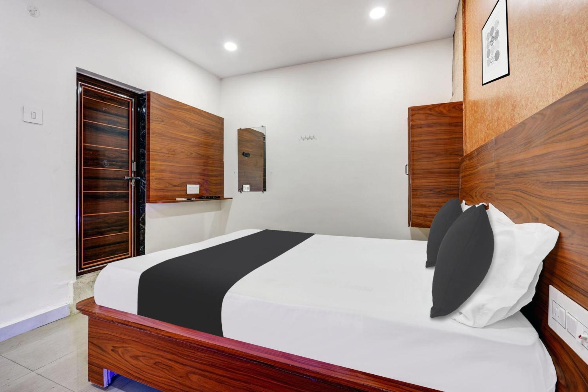 Hotel O Gangothri Lodge Visakhapatnam Exterior photo